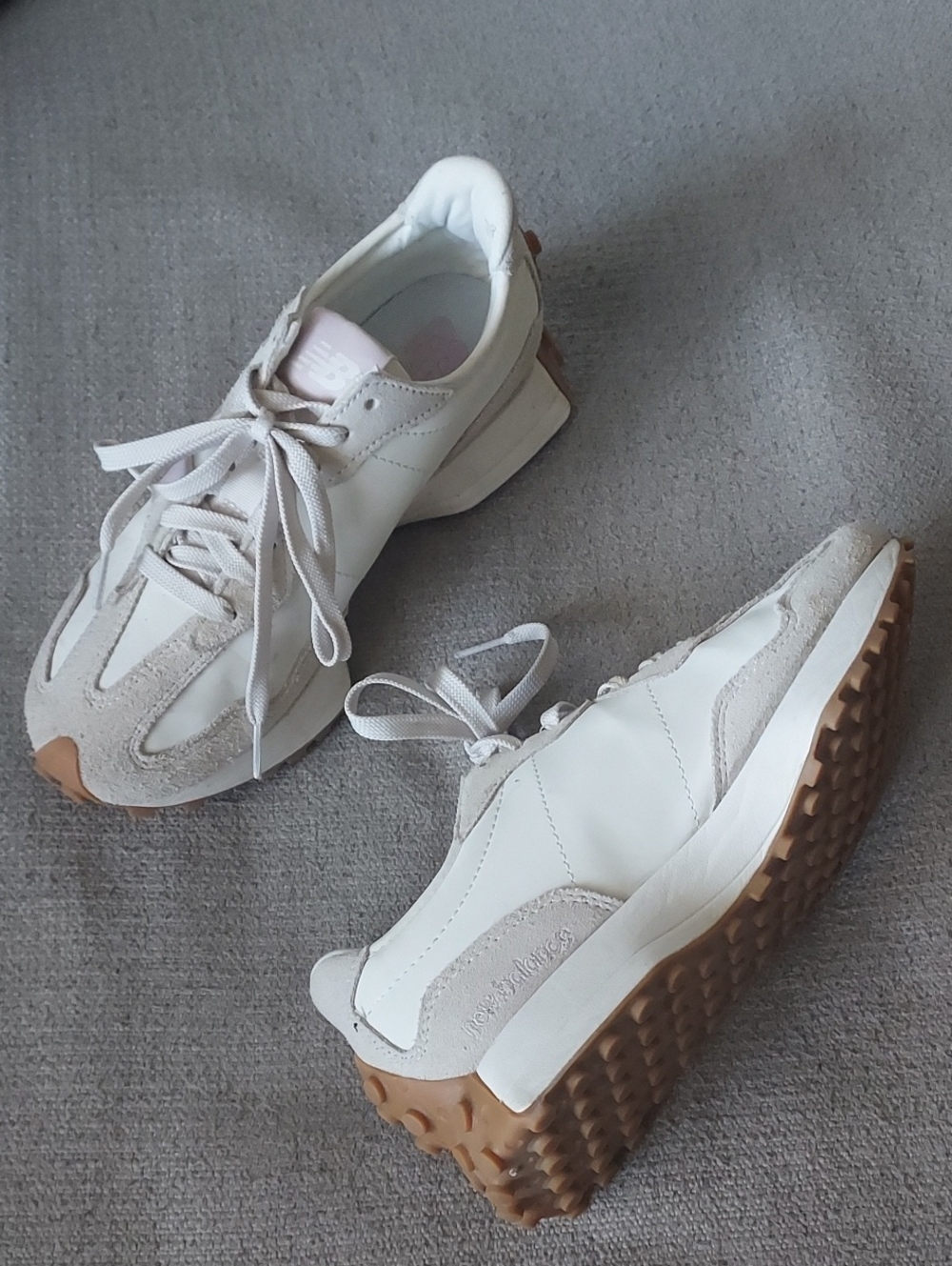 New Balance Women’s Leather Retro-Style Sneakers Sz-8
